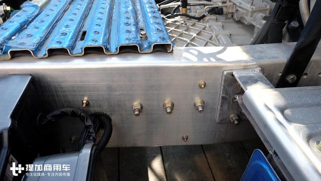 采用铝合金车架的重卡见过吗?可能是最轻的国产6X4牵引车诞生 - 第6张 - 提加商用车网 采用铝合金车架的重卡见过吗?可能是最轻的国产6X4牵引车诞生 - 第6张