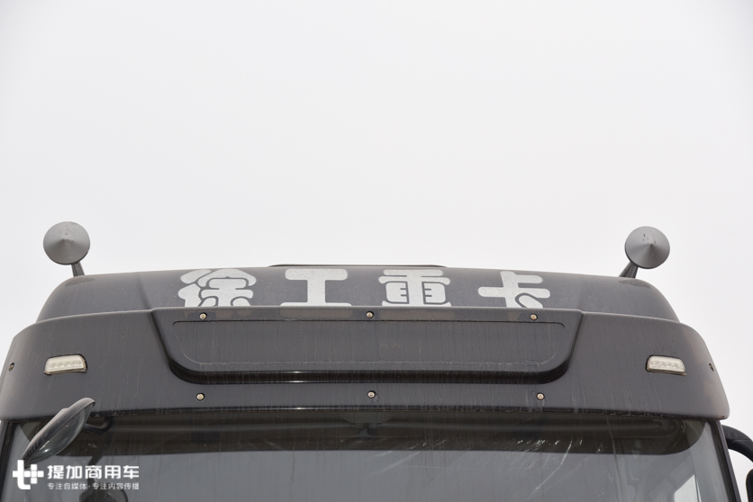 驾驶室纯平地板，带车载冰箱，带您见识下徐工推出的旗舰重卡G9 - 第2张