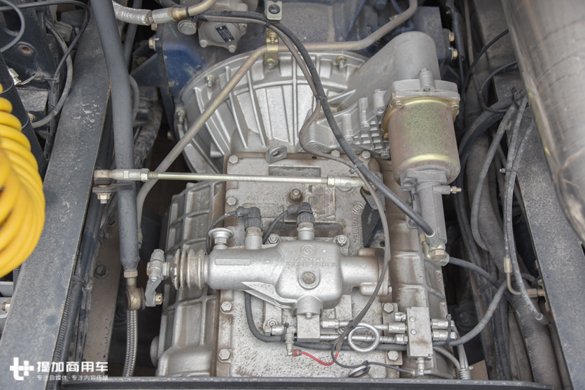 驾驶室纯平地板,带车载冰箱,带您见识下徐工推出的旗舰重卡G9 - 第5张 - 提加商用车网 驾驶室纯平地板,带车载冰箱,带您见识下徐工推出的旗舰重卡G9 - 第5张