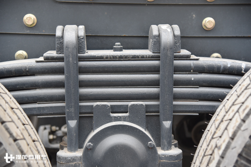 驾驶室纯平地板,带车载冰箱,带您见识下徐工推出的旗舰重卡G9 - 第7张 - 提加商用车网 驾驶室纯平地板,带车载冰箱,带您见识下徐工推出的旗舰重卡G9 - 第7张