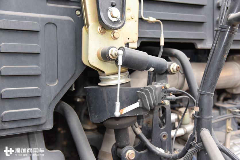 驾驶室纯平地板,带车载冰箱,带您见识下徐工推出的旗舰重卡G9 - 第10张 - 提加商用车网 驾驶室纯平地板,带车载冰箱,带您见识下徐工推出的旗舰重卡G9 - 第10张