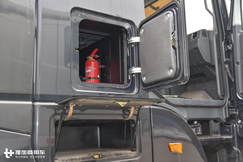 驾驶室纯平地板,带车载冰箱,带您见识下徐工推出的旗舰重卡G9 - 第11张 - 提加商用车网 驾驶室纯平地板,带车载冰箱,带您见识下徐工推出的旗舰重卡G9 - 第11张