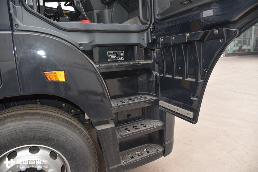 驾驶室纯平地板,带车载冰箱,带您见识下徐工推出的旗舰重卡G9 - 第13张 - 提加商用车网 驾驶室纯平地板,带车载冰箱,带您见识下徐工推出的旗舰重卡G9 - 第13张