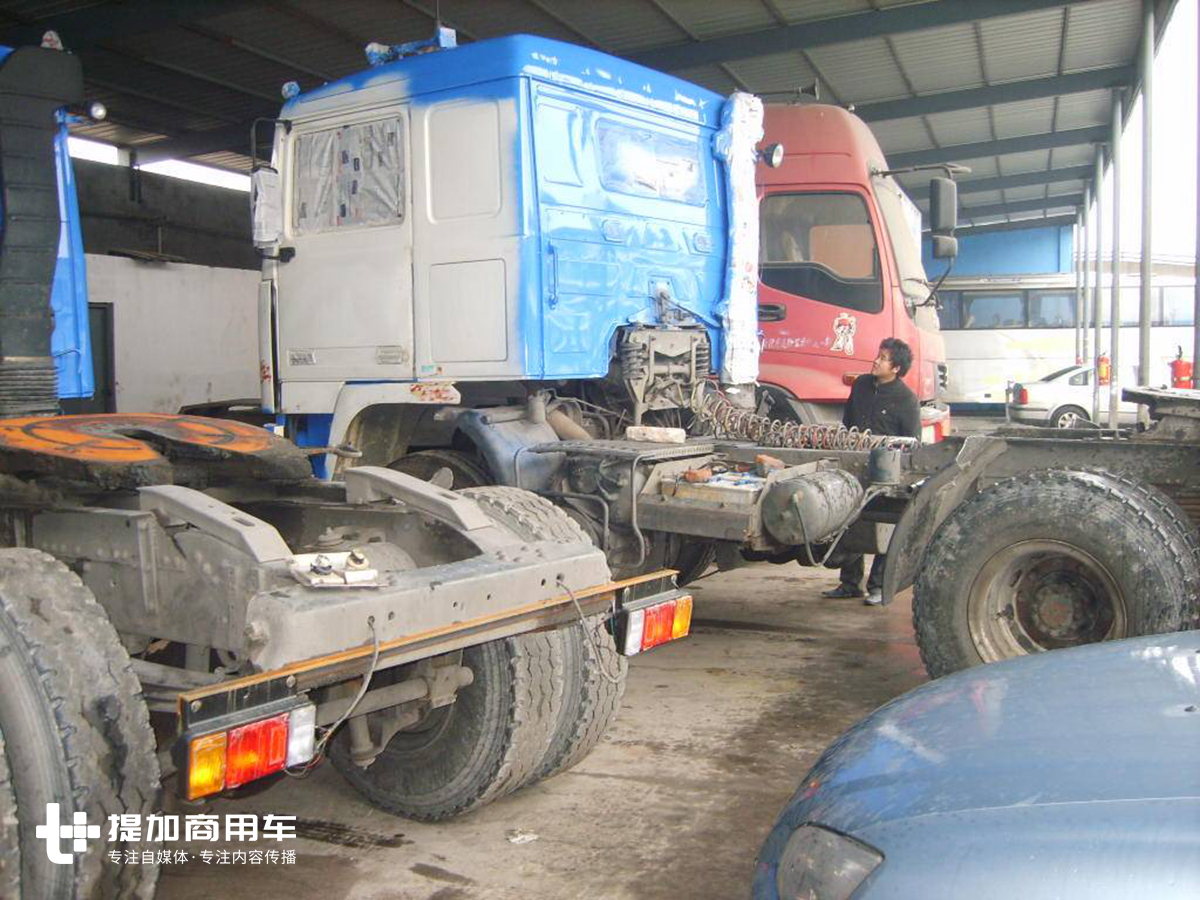 上世纪国内的进口卡车都在港口?曾服役上海港的沃尔沃F10卡车实拍 - 第2张 - 提加商用车网 上世纪国内的进口卡车都在港口?曾服役上海港的沃尔沃F10卡车实拍 - 第2张