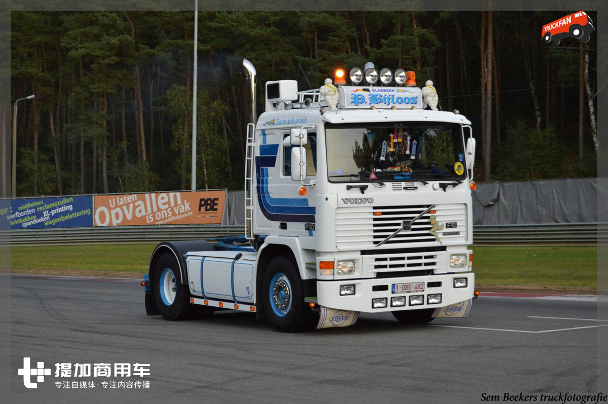 上世纪国内的进口卡车都在港口曾服役上海港的沃尔沃f10卡车实拍