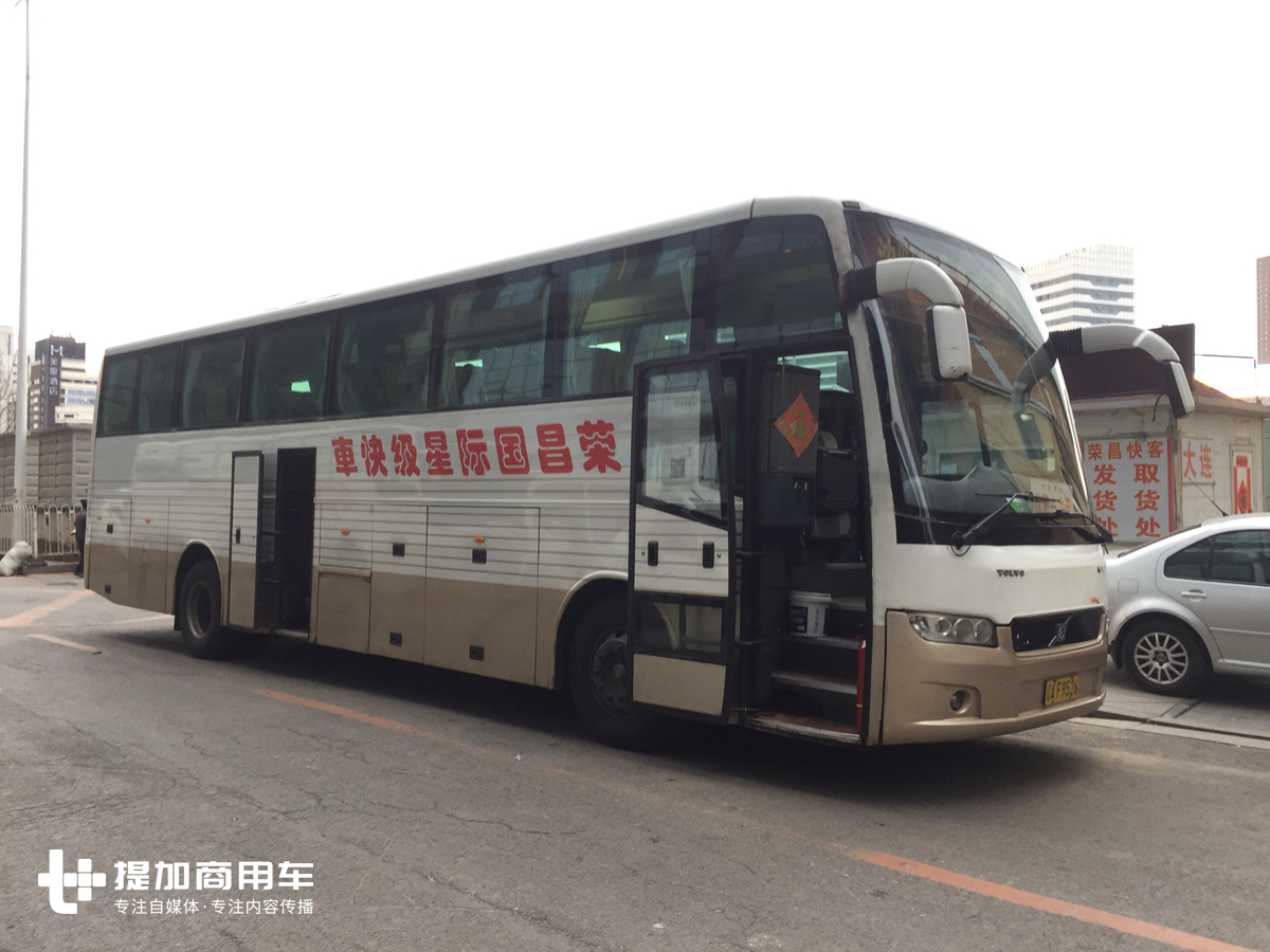 国内公路客运黄金时代落幕的见证者，还在运营的沃尔沃9800高端客车实拍 - 第5张