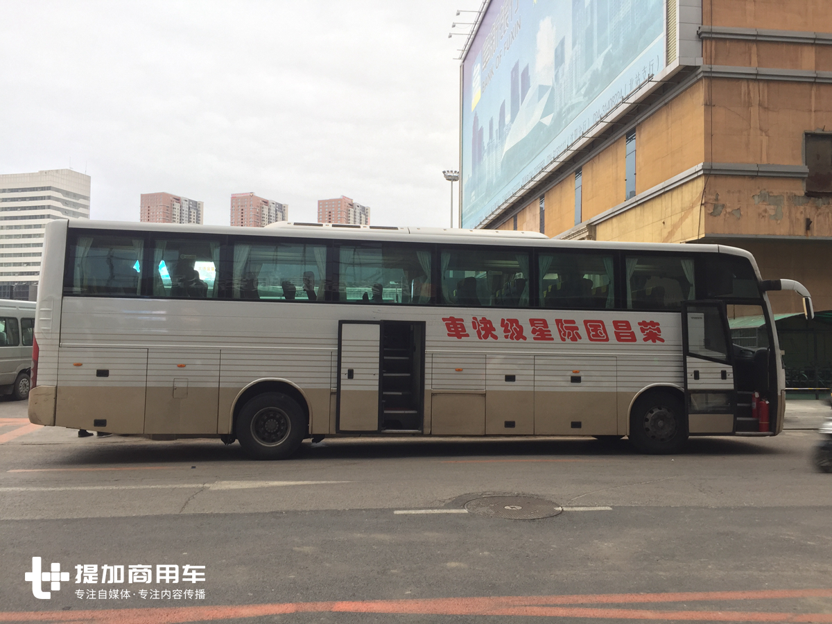 国内公路客运黄金时代落幕的见证者，还在运营的沃尔沃9800高端客车实拍 - 第6张