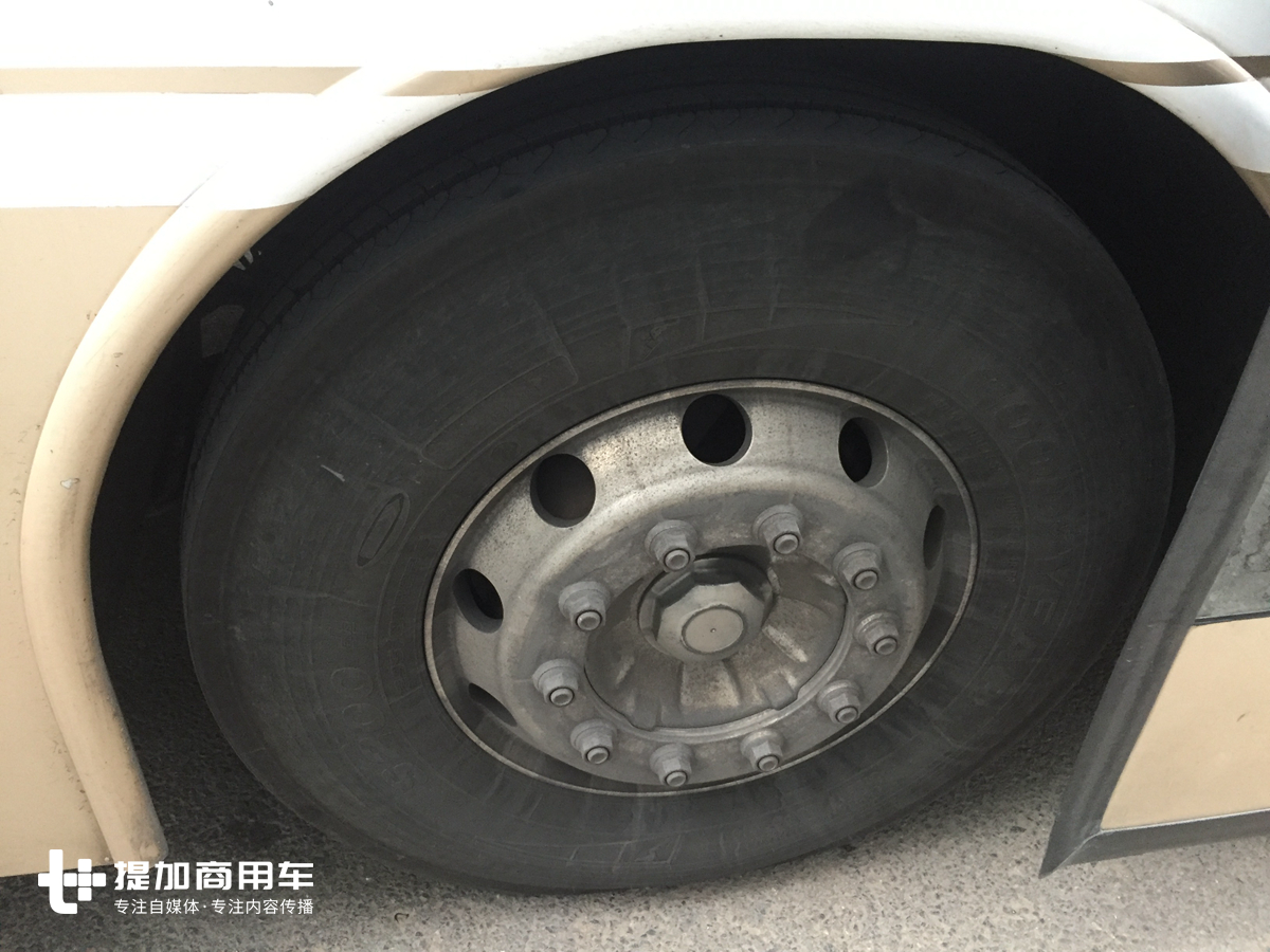 国内公路客运黄金时代落幕的见证者，还在运营的沃尔沃9800高端客车实拍 - 第15张