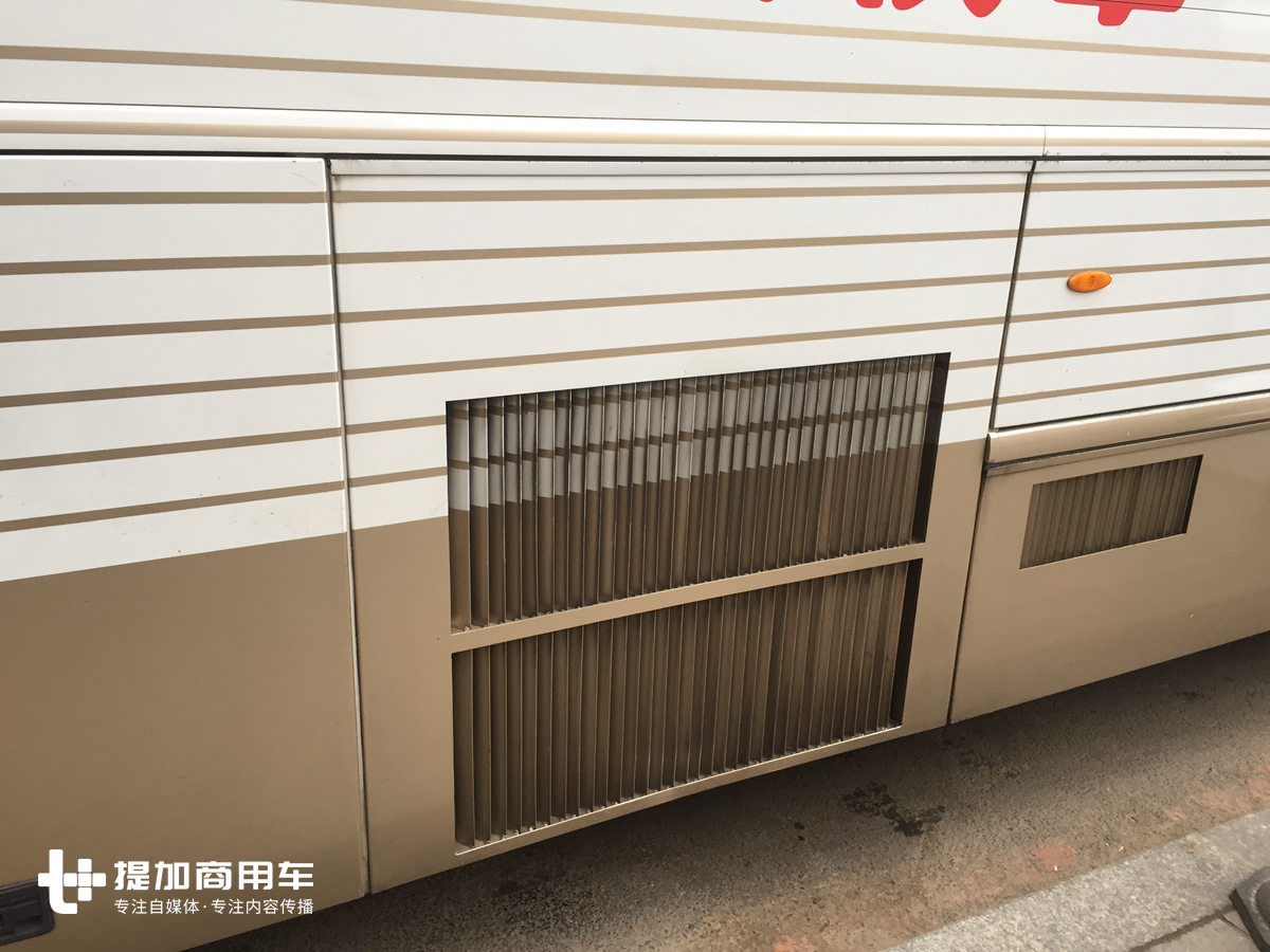 国内公路客运黄金时代落幕的见证者，还在运营的沃尔沃9800高端客车实拍 - 第17张