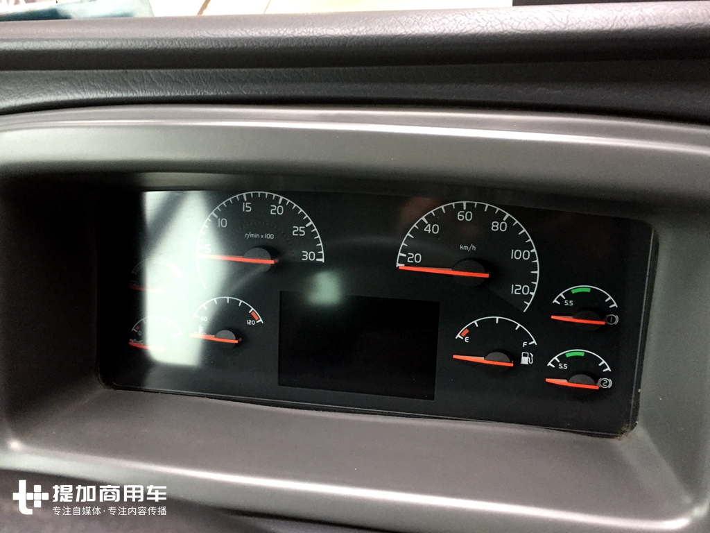 国内公路客运黄金时代落幕的见证者，还在运营的沃尔沃9800高端客车实拍 - 第9张
