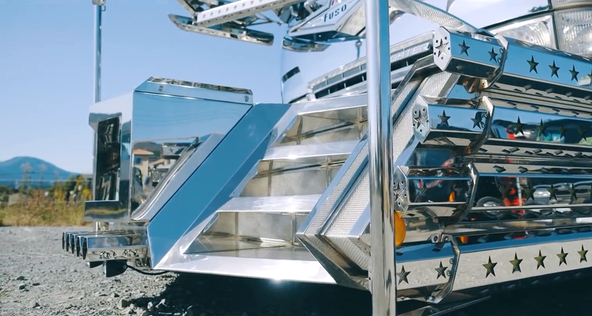 卡车老司机花3000万爆改自己卡车,带您见识日本的暴走卡车文化 - 第10张 - 提加商用车网 卡车老司机花3000万爆改自己卡车,带您见识日本的暴走卡车文化 - 第10张