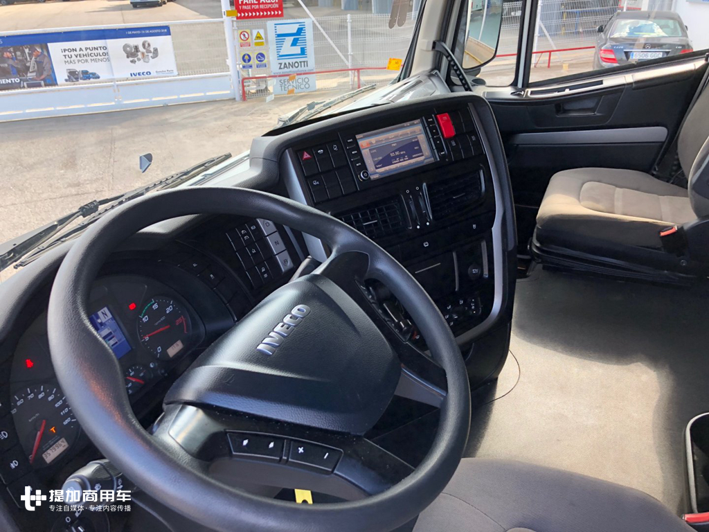 运营两年就在二手车市场等待被接手,这辆依维柯进口牵引车命运真悲惨 - 第5张 - 提加商用车网 运营两年就在二手车市场等待被接手,这辆依维柯进口牵引车命运真悲惨 - 第5张
