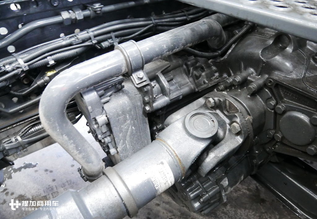 运营两年就在二手车市场等待被接手,这辆依维柯进口牵引车命运真悲惨 - 第8张 - 提加商用车网 运营两年就在二手车市场等待被接手,这辆依维柯进口牵引车命运真悲惨 - 第8张