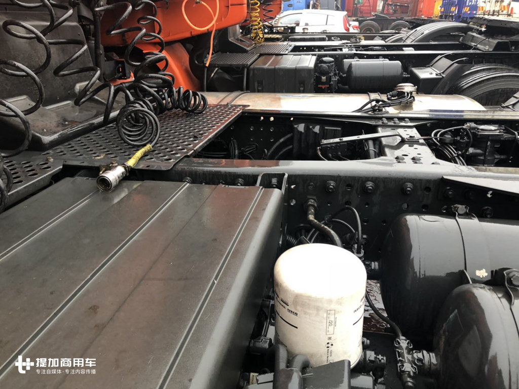 运营两年就在二手车市场等待被接手,这辆依维柯进口牵引车命运真悲惨 - 第10张 - 提加商用车网 运营两年就在二手车市场等待被接手,这辆依维柯进口牵引车命运真悲惨 - 第10张