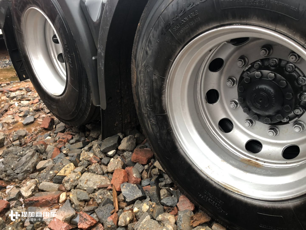 运营两年就在二手车市场等待被接手,这辆依维柯进口牵引车命运真悲惨 - 第12张 - 提加商用车网 运营两年就在二手车市场等待被接手,这辆依维柯进口牵引车命运真悲惨 - 第12张