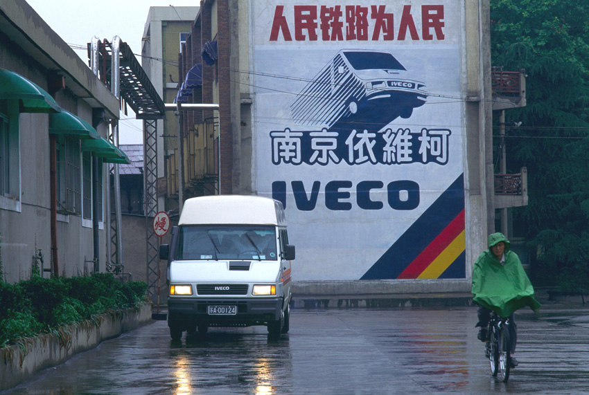 从红极一时的南京依维柯中巴说起,依维柯Daily轻客六代车型大科普 - 第1张 - 提加商用车网 从红极一时的南京依维柯中巴说起,依维柯Daily轻客六代车型大科普 - 第1张
