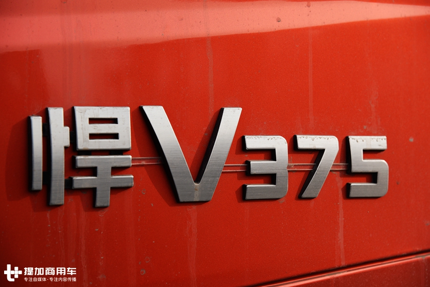 配潍柴的解放重卡,只卖28万,主打性价比的解放悍V6X4牵引车实拍 - 第4张 - 提加商用车网 配潍柴的解放重卡,只卖28万,主打性价比的解放悍V6X4牵引车实拍 - 第4张