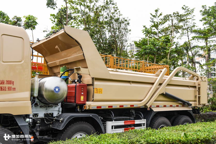 这是目前深圳销量最好的自卸?LNG动力的华菱4轴自卸车实拍 - 第6张 - 提加商用车网 这是目前深圳销量最好的自卸?LNG动力的华菱4轴自卸车实拍 - 第6张