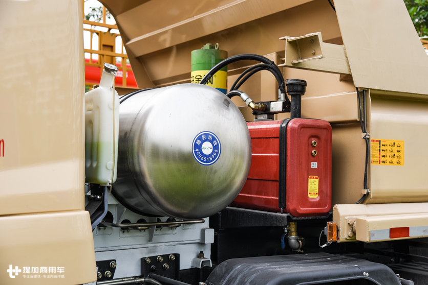 这是目前深圳销量最好的自卸?LNG动力的华菱4轴自卸车实拍 - 第12张 - 提加商用车网 这是目前深圳销量最好的自卸?LNG动力的华菱4轴自卸车实拍 - 第12张