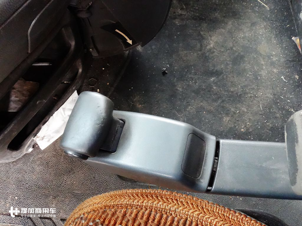 全国仅有7台，十几年前就是平地板驾驶室，退役的高配版奔驰MP2实拍 - 第10张