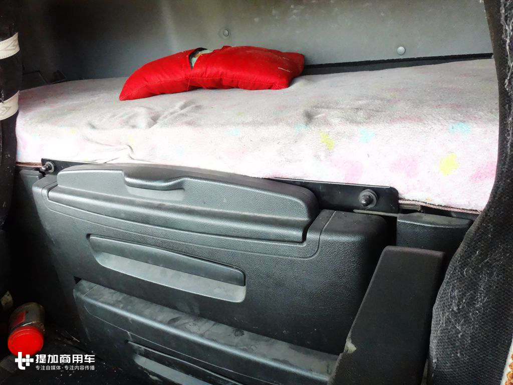 全国仅有7台，十几年前就是平地板驾驶室，退役的高配版奔驰MP2实拍 - 第13张