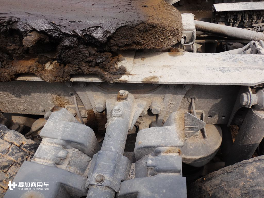 全国仅有7台，十几年前就是平地板驾驶室，退役的高配版奔驰MP2实拍 - 第20张