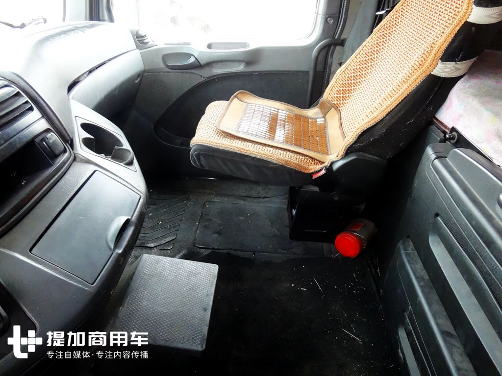 全国仅有7台，十几年前就是平地板驾驶室，退役的高配版奔驰MP2实拍 - 第11张