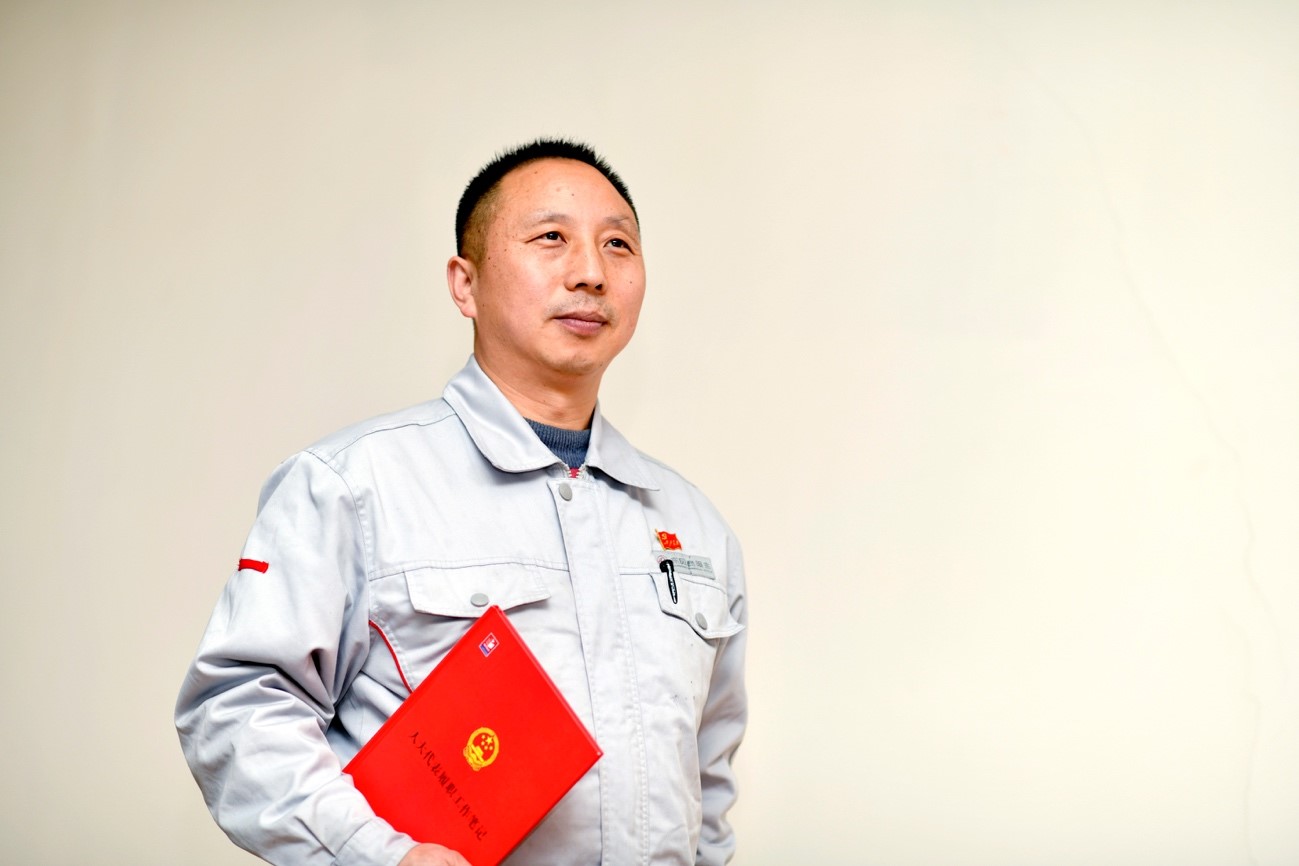 东风商用车王建清抵京参加全国两会 - 第3张