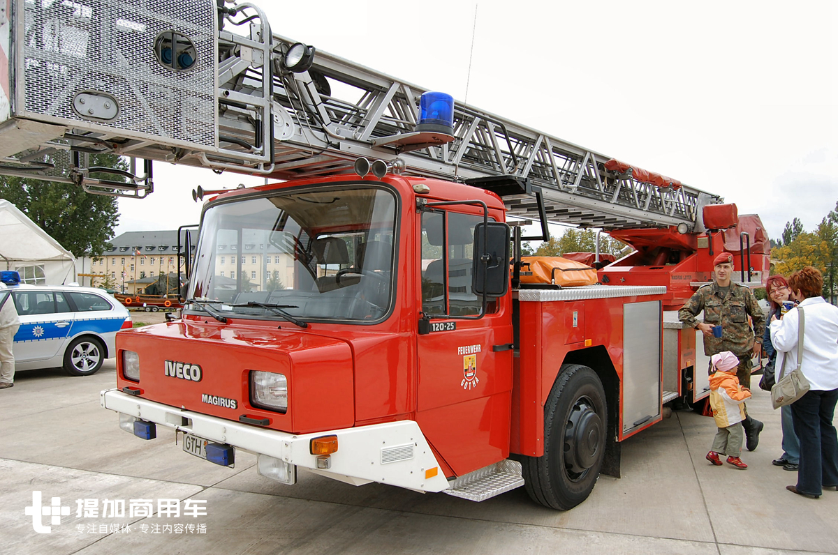 退役十多年依然车况完好,带您见识一辆二十多年车龄的马基路斯消防车 - 第2张 - 提加商用车网 退役十多年依然车况完好,带您见识一辆二十多年车龄的马基路斯消防车 - 第2张