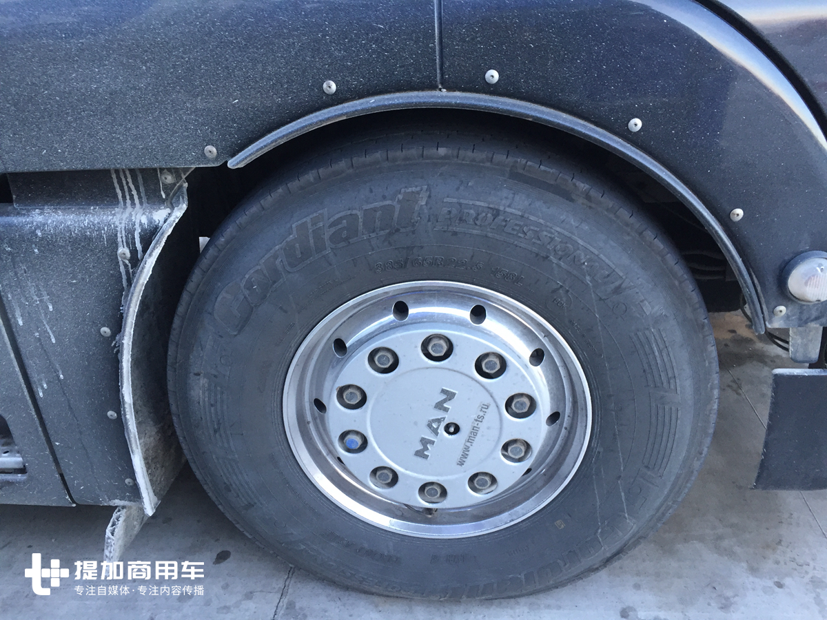 来自德国MAN的高端旗舰卡车，680马力V8动力的TGX牵引车实拍 - 第9张