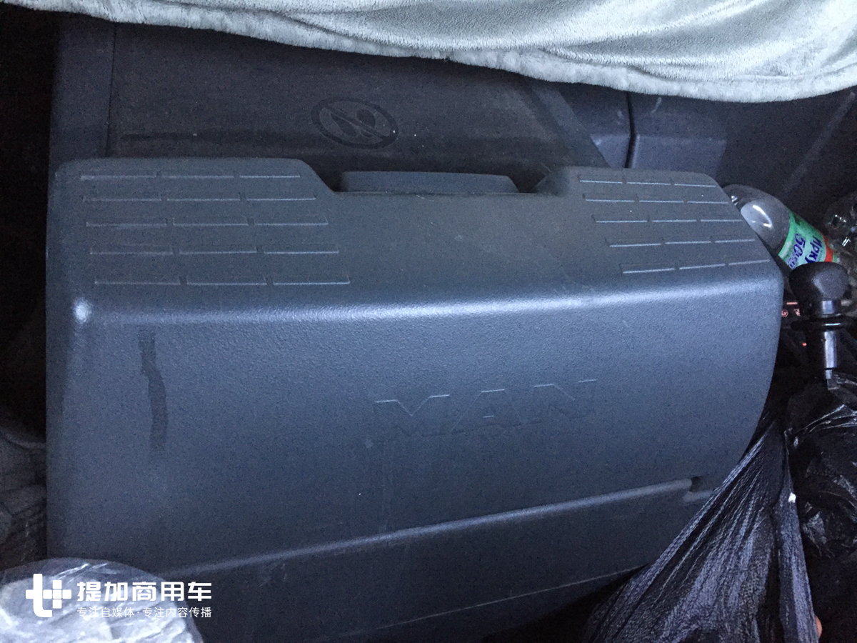 来自德国MAN的高端旗舰卡车，680马力V8动力的TGX牵引车实拍 - 第18张
