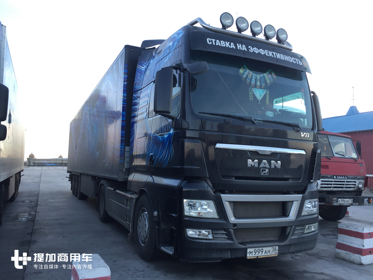 来自德国MAN的高端旗舰卡车，680马力V8动力的TGX牵引车实拍 - 第25张