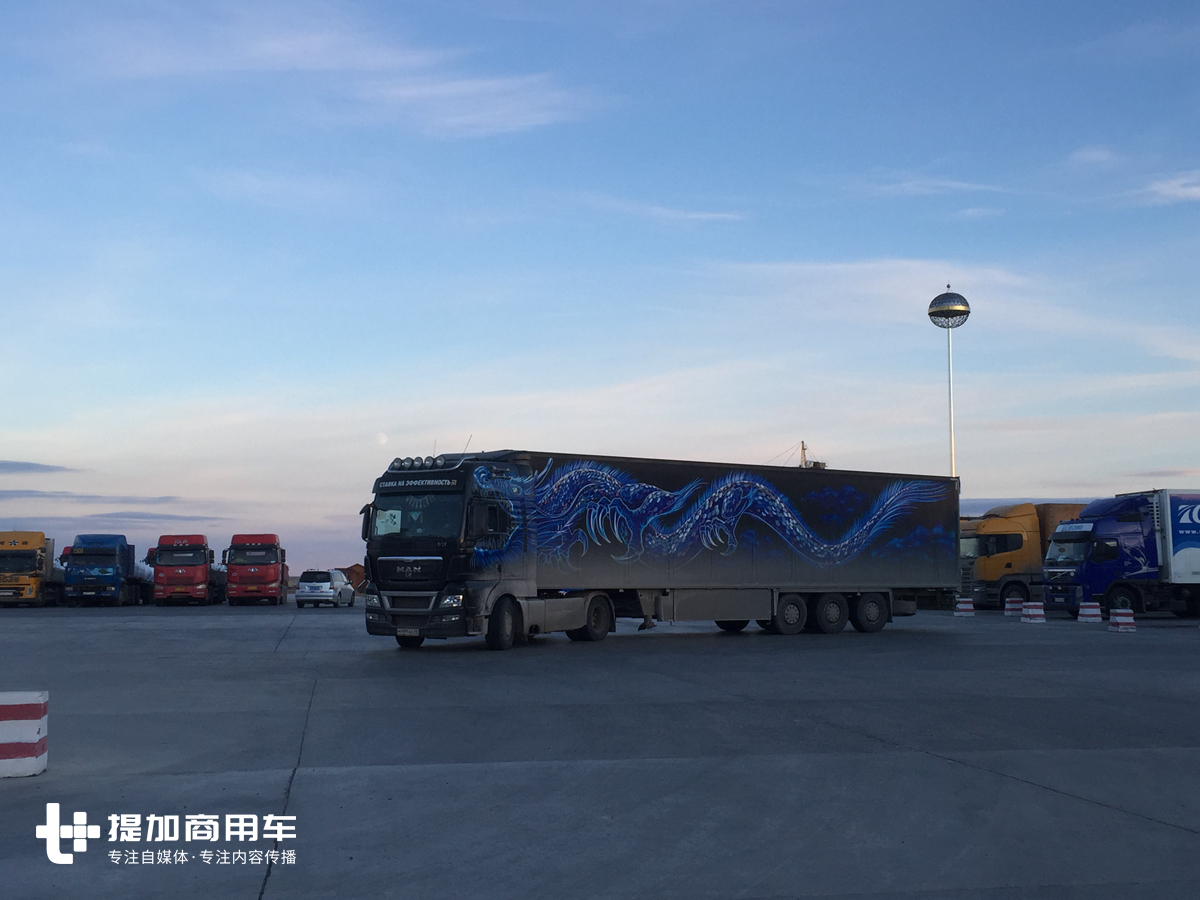 来自德国MAN的高端旗舰卡车，680马力V8动力的TGX牵引车实拍 - 第6张