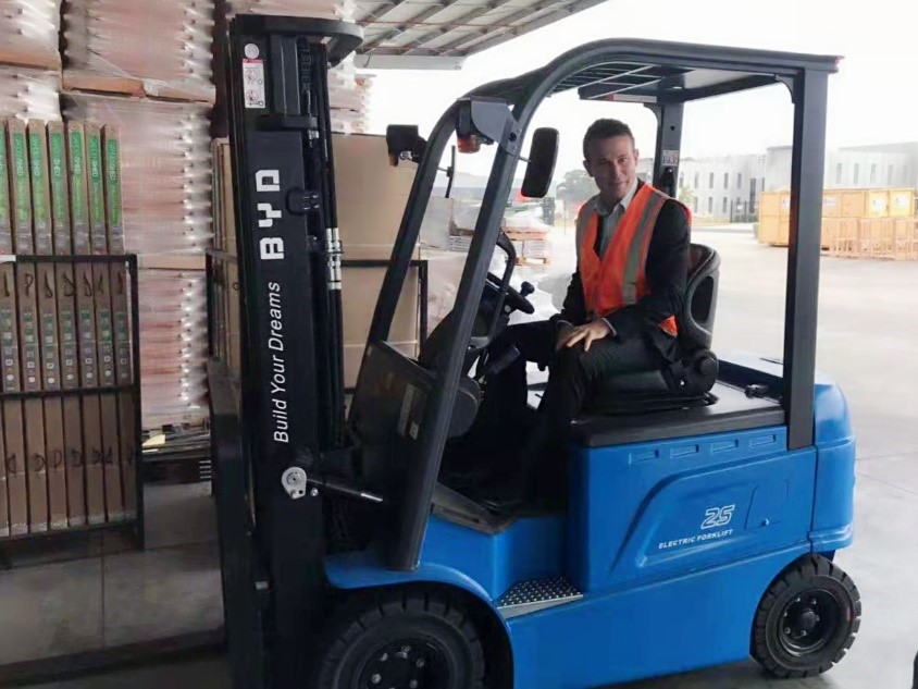 宝马、通用都看中的比亚迪电动叉车，下个月将批量交付澳洲 - 第1张