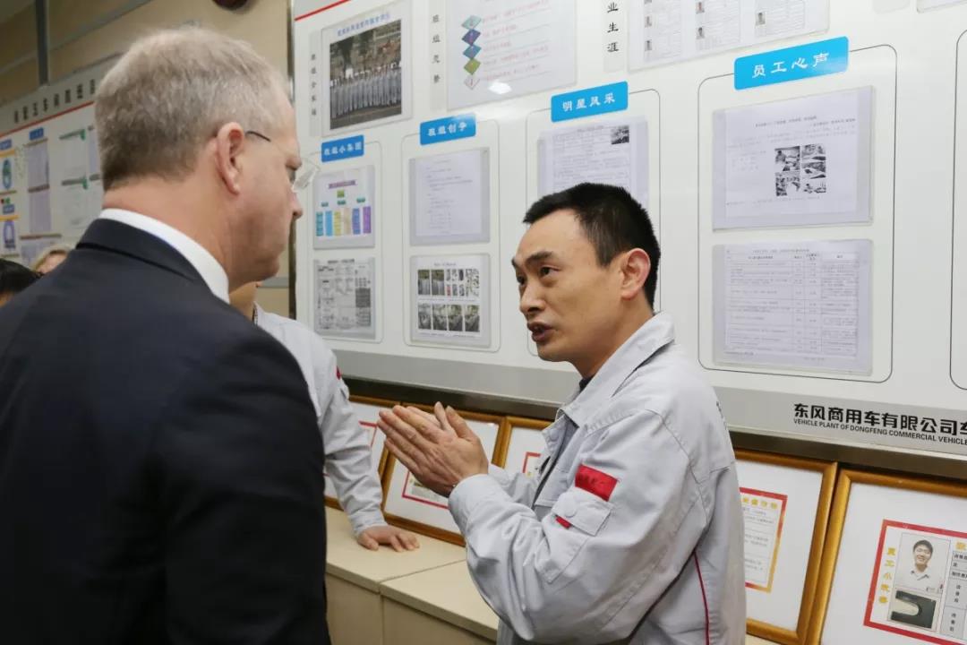 高度认可双方合作成果,沃尔沃集团总裁龙世德一行来访东风商用车 - 第5张 - 提加商用车网 高度认可双方合作成果,沃尔沃集团总裁龙世德一行来访东风商用车 - 第5张
