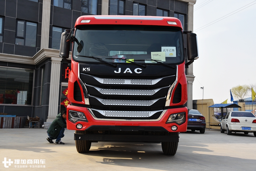 平顶驾驶室依然有大卧铺,江淮格尔发K5砂石料运输牵引车实拍评测 - 第5张 - 提加商用车网 平顶驾驶室依然有大卧铺,江淮格尔发K5砂石料运输牵引车实拍评测 - 第5张