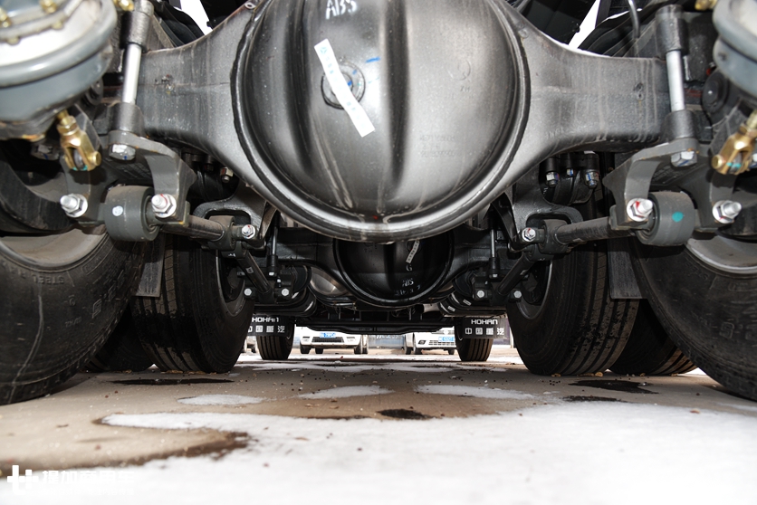 重汽新推出的“轻奢”重卡,也配曼技术动力总成,440马力的豪瀚N7G牵引车实拍 - 第4张 - 提加商用车网 重汽新推出的“轻奢”重卡,也配曼技术动力总成,440马力的豪瀚N7G牵引车实拍 - 第4张