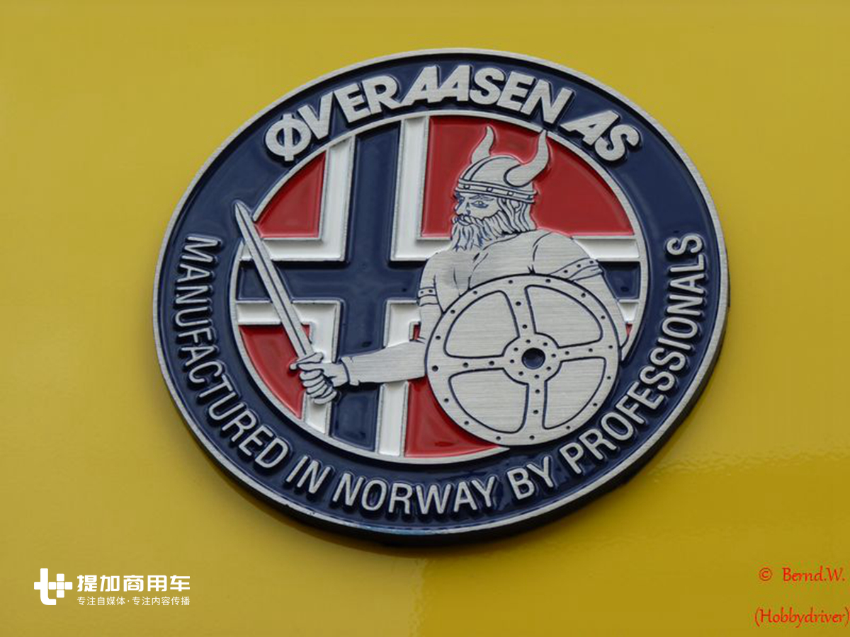 五级踏步登车,前后都配置有发动机,刚到国内的奔驰Arocs除雪车实拍 - 第7张 - 提加商用车网 五级踏步登车,前后都配置有发动机,刚到国内的奔驰Arocs除雪车实拍 - 第7张