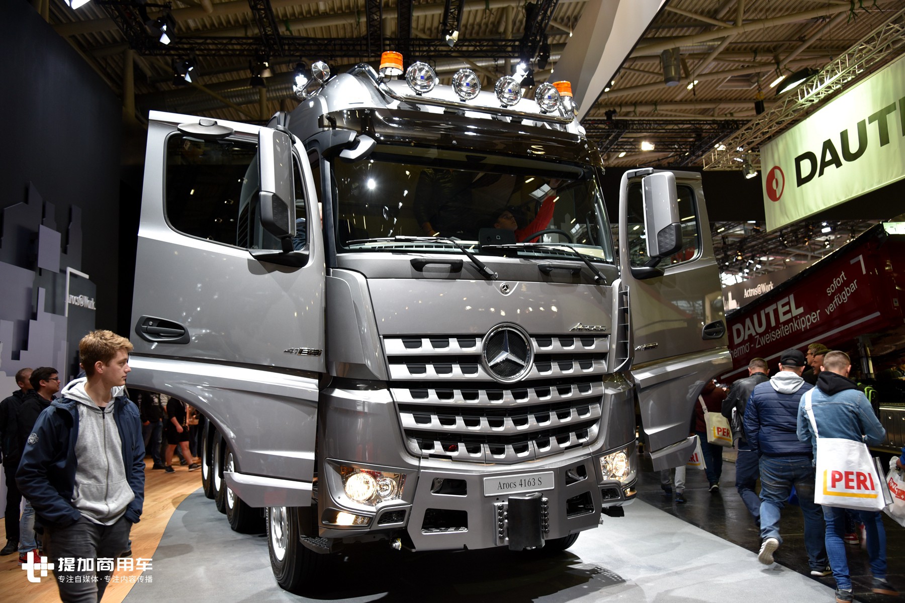 斯堪尼亚V8发动机纪念版领衔,宝马展第一天,先带大家看几款大件运输牵引车 - 第5张 - 提加商用车网 斯堪尼亚V8发动机纪念版领衔,宝马展第一天,先带大家看几款大件运输牵引车 - 第5张