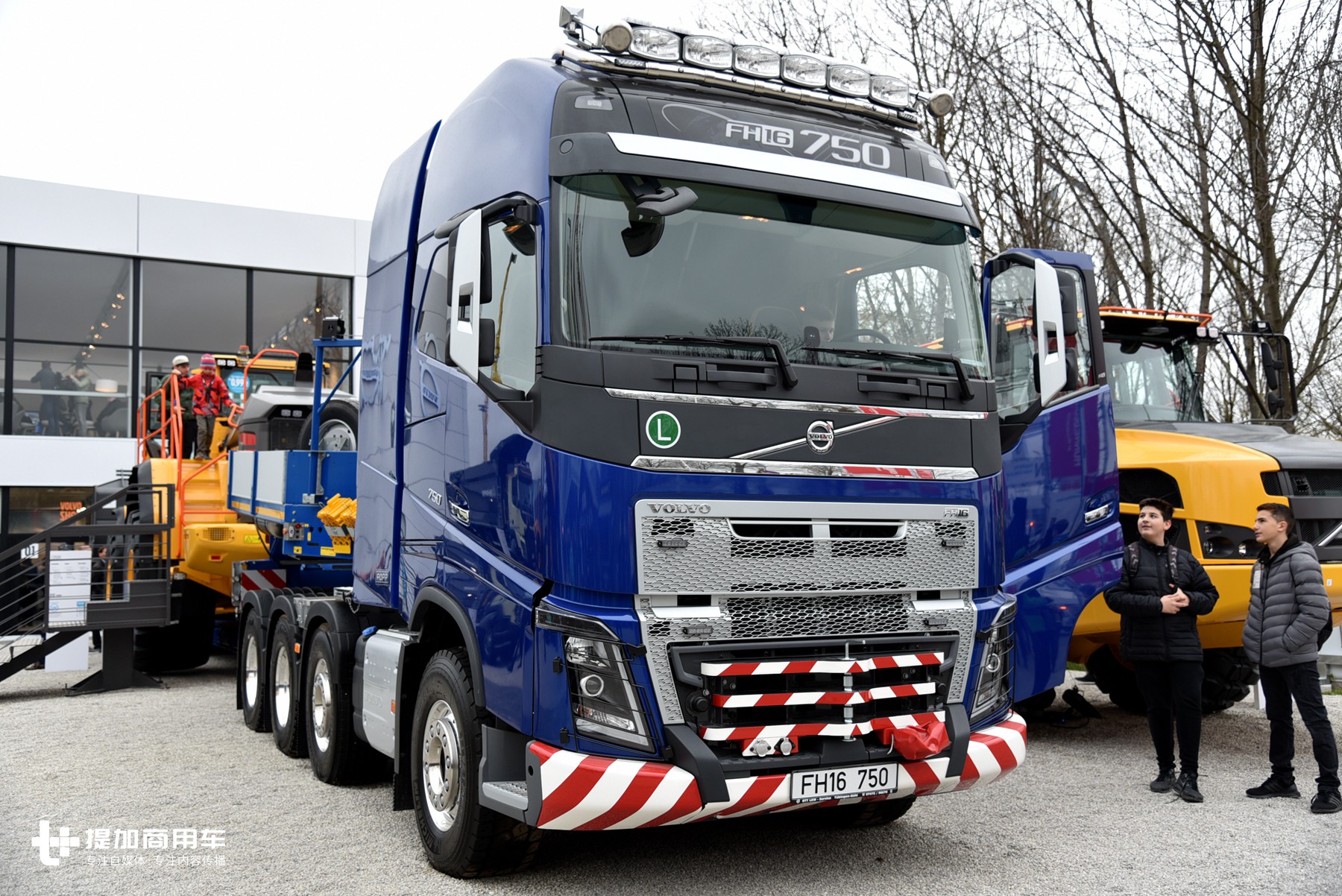 斯堪尼亚V8发动机纪念版领衔,宝马展第一天,先带大家看几款大件运输牵引车 - 第8张 - 提加商用车网 斯堪尼亚V8发动机纪念版领衔,宝马展第一天,先带大家看几款大件运输牵引车 - 第8张