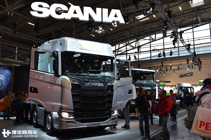 车身8处V8标识,5轴730马力,斯堪尼亚首发亮相的S730大件牵引车实拍 - 第1张 - 提加商用车网 车身8处V8标识,5轴730马力,斯堪尼亚首发亮相的S730大件牵引车实拍 - 第1张