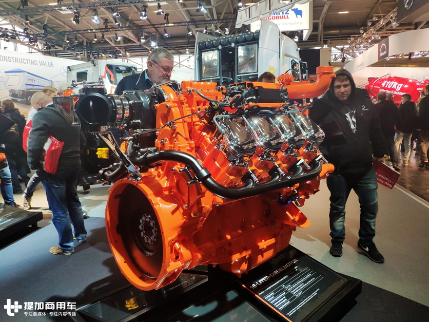 车身8处V8标识,5轴730马力,斯堪尼亚首发亮相的S730大件牵引车实拍 - 第3张 - 提加商用车网 车身8处V8标识,5轴730马力,斯堪尼亚首发亮相的S730大件牵引车实拍 - 第3张