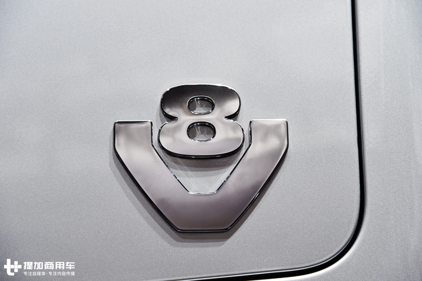 车身8处V8标识,5轴730马力,斯堪尼亚首发亮相的S730大件牵引车实拍 - 第5张 - 提加商用车网 车身8处V8标识,5轴730马力,斯堪尼亚首发亮相的S730大件牵引车实拍 - 第5张