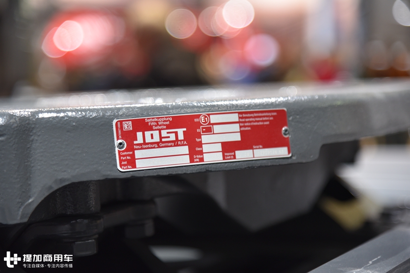 奔驰卡车的性能怪兽,配新款内饰的,630马力Arocs大件牵引车实拍 - 第7张 - 提加商用车网 奔驰卡车的性能怪兽,配新款内饰的,630马力Arocs大件牵引车实拍 - 第7张