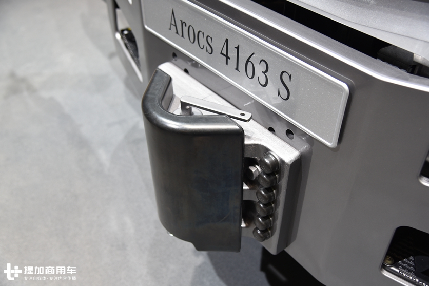 奔驰卡车的性能怪兽,配新款内饰的,630马力Arocs大件牵引车实拍 - 第10张 - 提加商用车网 奔驰卡车的性能怪兽,配新款内饰的,630马力Arocs大件牵引车实拍 - 第10张