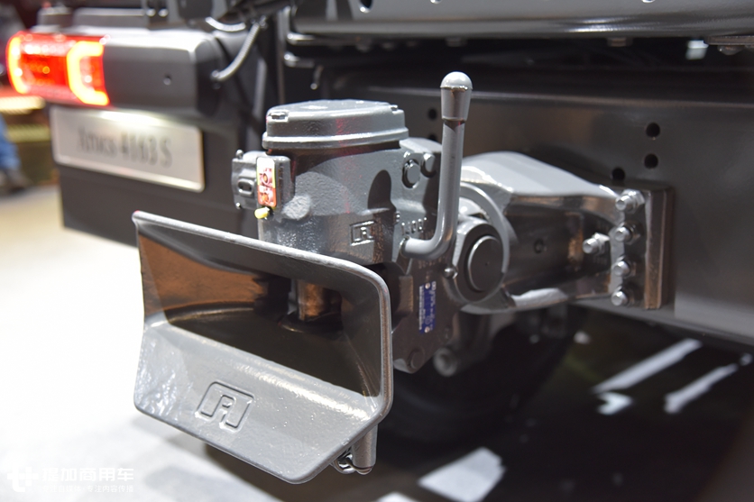 奔驰卡车的性能怪兽,配新款内饰的,630马力Arocs大件牵引车实拍 - 第11张 - 提加商用车网 奔驰卡车的性能怪兽,配新款内饰的,630马力Arocs大件牵引车实拍 - 第11张