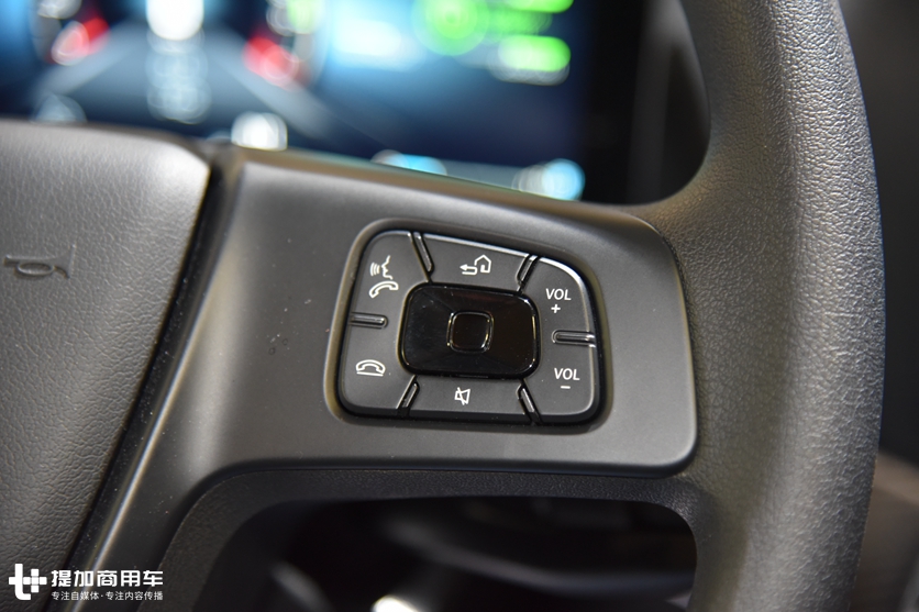 奔驰卡车的性能怪兽,配新款内饰的,630马力Arocs大件牵引车实拍 - 第15张 - 提加商用车网 奔驰卡车的性能怪兽,配新款内饰的,630马力Arocs大件牵引车实拍 - 第15张