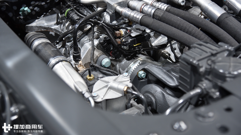 510马力,适时全驱,带您见识一款暴力版奔驰阿洛斯4X2牵引车 - 第5张 - 提加商用车网 510马力,适时全驱,带您见识一款暴力版奔驰阿洛斯4X2牵引车 - 第5张