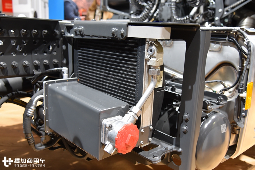 510马力,适时全驱,带您见识一款暴力版奔驰阿洛斯4X2牵引车 - 第9张 - 提加商用车网 510马力,适时全驱,带您见识一款暴力版奔驰阿洛斯4X2牵引车 - 第9张