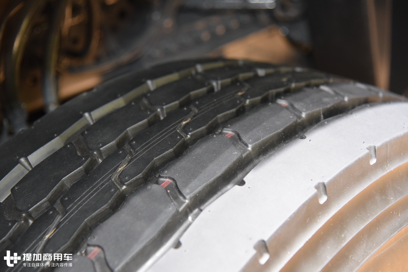 510马力,适时全驱,带您见识一款暴力版奔驰阿洛斯4X2牵引车 - 第10张 - 提加商用车网 510马力,适时全驱,带您见识一款暴力版奔驰阿洛斯4X2牵引车 - 第10张